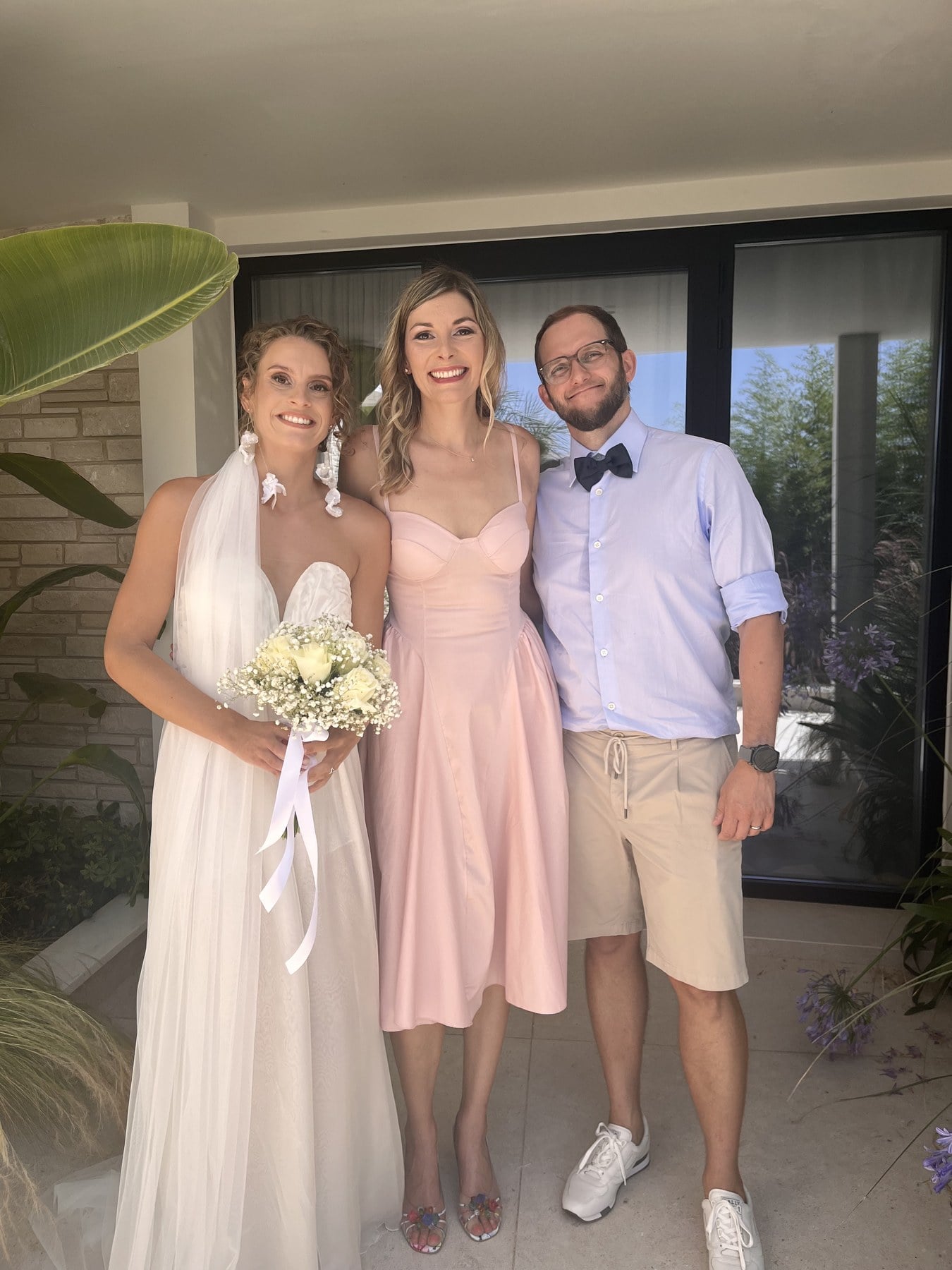 Jasmin und Mark mit Johanna bei ihrer freien Trauung